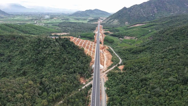 Cao tốc Vân Phong - Nha Trang được đề xuất đưa vào khai thác dịp tết, vượt tiến độ 4 tháng- Ảnh 1.