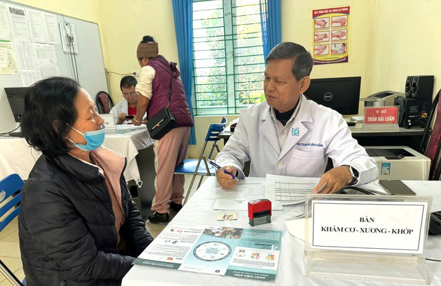 'Hành trình gieo yêu thương' đến với đồng bào vùng Tây Bắc tổ quốc đầu năm mới- Ảnh 2.