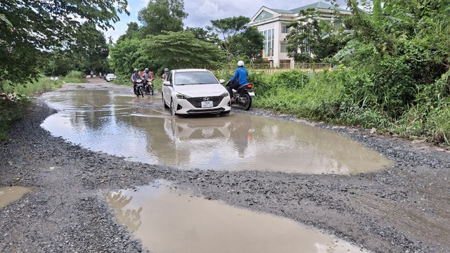 Bức xúc vì đường hư hỏng nặng- Ảnh 3.