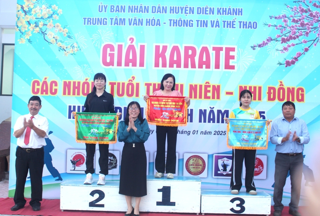 CLB Karate xã Diên lạc đạt giải Nhất toàn đoàn