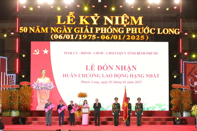 Tổng Bí thư Tô Lâm dự lễ kỷ niệm 50 năm ngày giải phóng Phước Long- Ảnh 7.