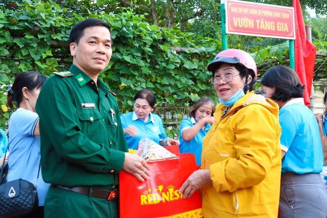 Mang 'Xuân biên phòng' về các làng biển xa- Ảnh 2.