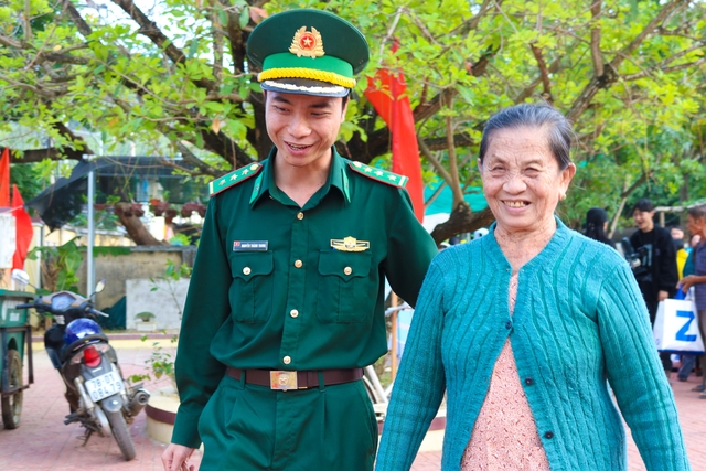 Mang 'Xuân biên phòng' về các làng biển xa- Ảnh 3.