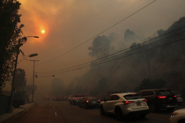 Cháy lớn tại California, hàng ngàn người phải sơ tán- Ảnh 5.