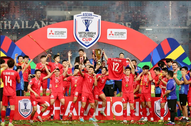 Nhận 'mưa tiền thưởng' sau AFF Cup 2024, các tuyển thủ nộp thuế thế nào?- Ảnh 1.