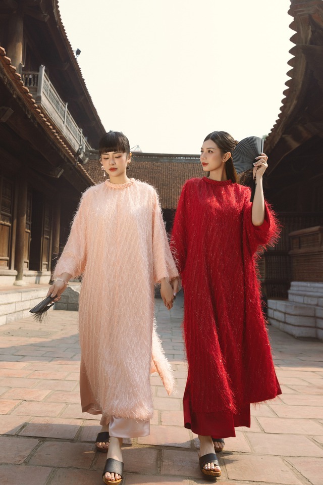 Suggested 2025 Tet outfit set for women traveling in spring - Photo 8.