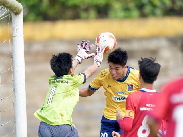 Trường CĐ FPT Polytechnic 0-0 ĐH Huế: Đội HLV Trần Hữu Đông Triều giành vé play-off- Ảnh 1.