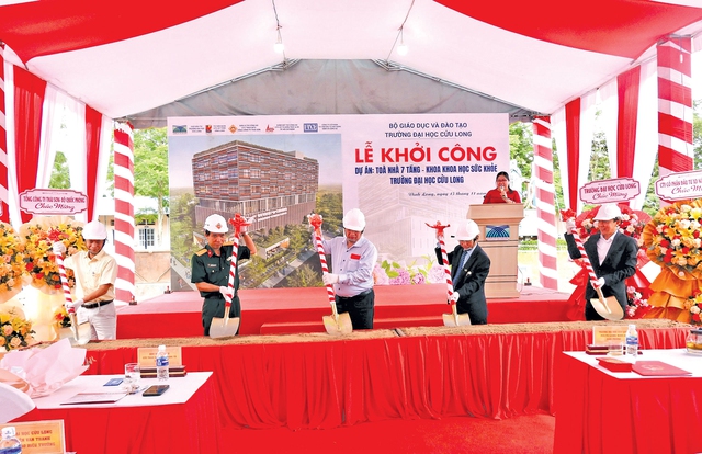 Lễ khởi công xây dựng tòa nhà khoa Khoa học sức khỏe. ẢNH: NGUYỄN VĂN DÔ