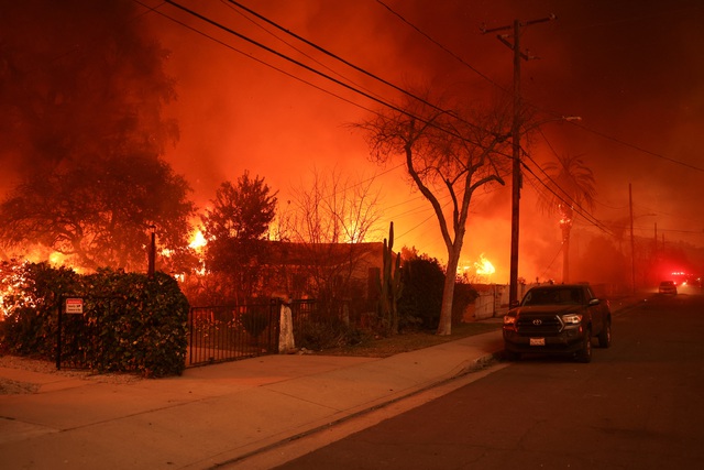 'Biển lửa' tại California do cháy rừng, Tổng thống Biden phải hủy công du
- Ảnh 4.