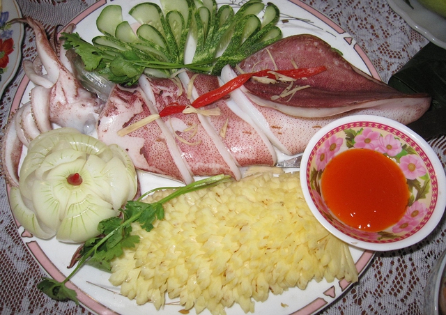 Đến Sa Huỳnh nhớ ăn mực hấp gừng - Ảnh 1. Đến Sa Huỳnh nhớ ăn mực hấp gừng - Ảnh 1.