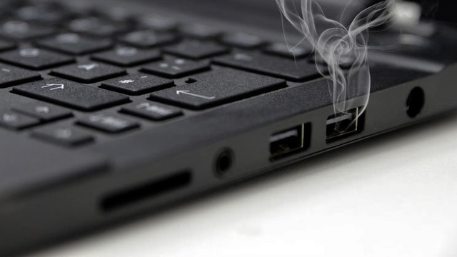 Những thứ tuyệt đối không cắm vào cổng USB trên laptop - Ảnh 3.