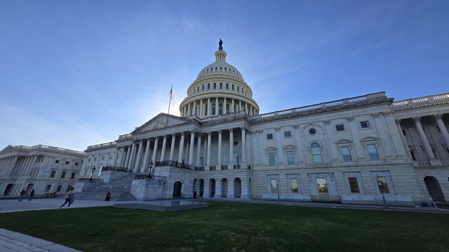 Giá vàng lập kỷ lục mới , bão lũ đe dọa và chính phủ Mỹ đóng cửa - Ảnh 2. Giá vàng lập kỷ lục mới , bão lũ đe dọa và chính phủ Mỹ đóng cửa - Ảnh 2.