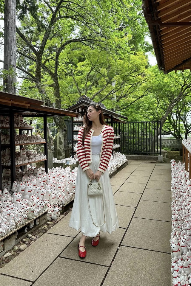 Hóa nàng thơ cổ điển cùng bản phối với áo kẻ ngang- Ảnh 7.