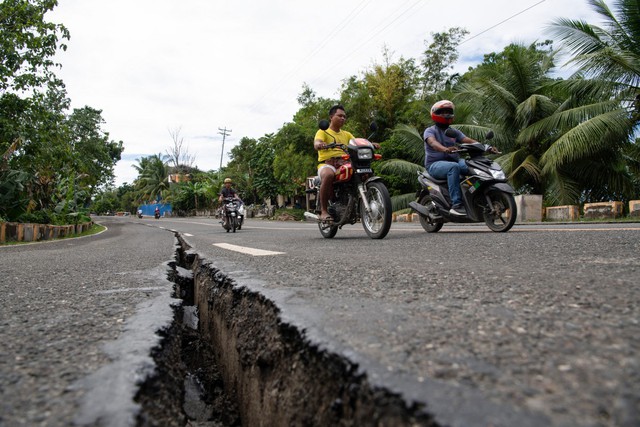 Số người chết do động đất miền trung Philippines tăng nhanh - Ảnh 6.