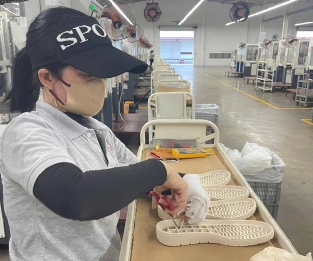 Lương tối thiểu c&oacute; thể tăng th&ecirc;m 7,2%: Nhiều lao động trẻ quan t&acirc;m- Ảnh 2.