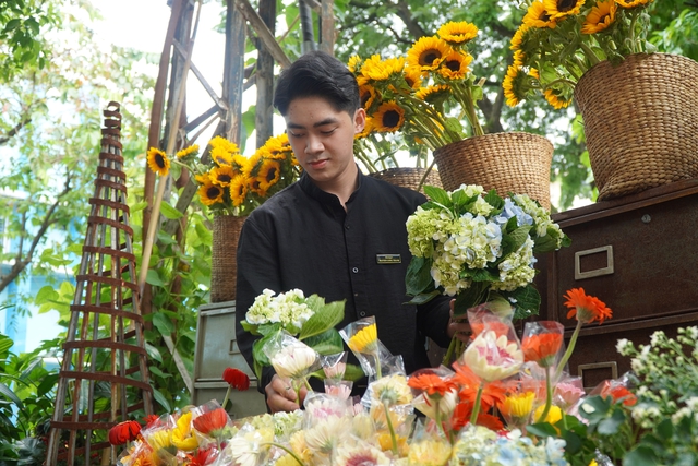 Bạn trẻ làm cho lồng đèn 'nở hoa' - Ảnh 7.