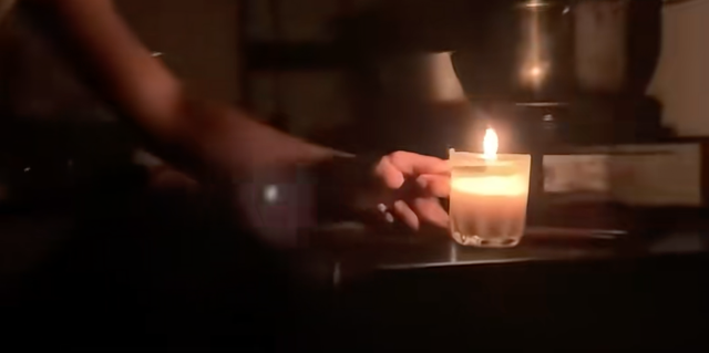 Tự chế đ&egrave;n dầu bằng dầu ăn để thắp s&aacute;ng ng&agrave;y b&atilde;o lũ c&oacute; được kh&ocirc;ng? - Ảnh 2.