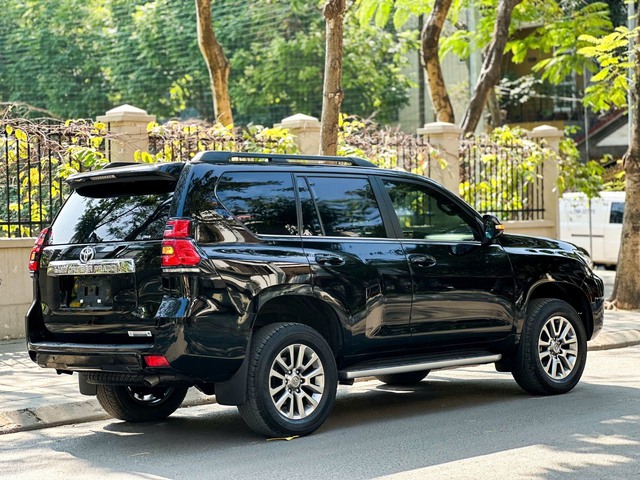 Sử dụng 4 năm, Toyota Land Cruiser Prado cũ vẫn rao giá hơn 2,2 tỉ đồng - Ảnh 2.