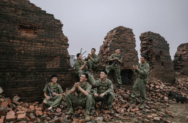 Phòng vé Việt ra sao sau cơn sốt 'Mưa đỏ'? - Ảnh 1.