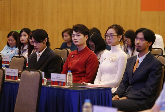 Khởi động chiến dịch 'Không một mình' bảo vệ trẻ em khỏi bắt cóc 'online'- Ảnh 2.