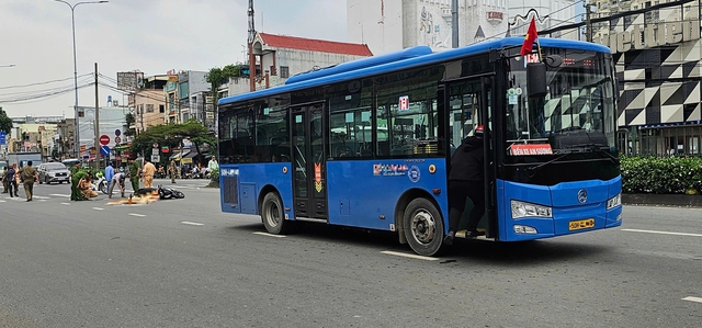 Va chạm với xe buýt trên đường Lê Quang Đạo khiến nữ sinh viên năm nhất tử vong - Ảnh 1.