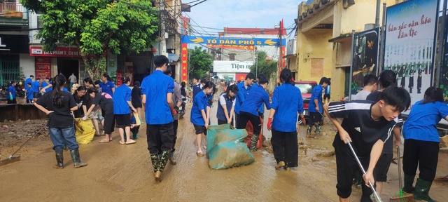 Tuổi trẻ Cao Bằng tích cực hỗ trợ người dân vượt qua khó khăn sau mưa lũ - Ảnh 5.