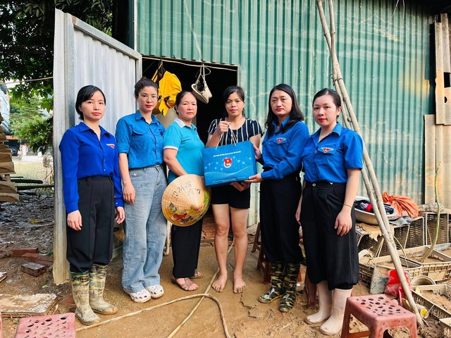 Tuổi trẻ Cao Bằng tích cực hỗ trợ người dân vượt qua khó khăn sau mưa lũ - Ảnh 2.
