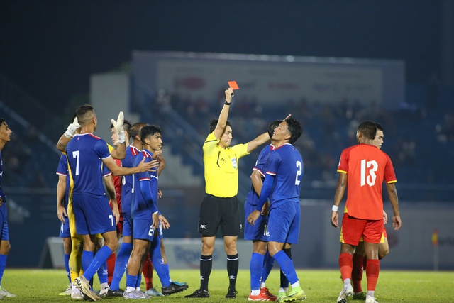 Chờ trọng tài Bahrain mang 'vận may' cho đội tuyển Việt Nam như đồng nghiệp Hàn Quốc- Ảnh 1. Chờ trọng tài Bahrain mang 'vận may' cho đội tuyển Việt Nam như đồng nghiệp Hàn Quốc- Ảnh 1.