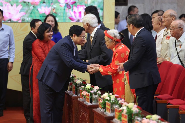 Thủ tướng: Hà Nội cần không 'hình thức qua loa, khoe khoang, làm mà không hiệu quả' - Ảnh 1.