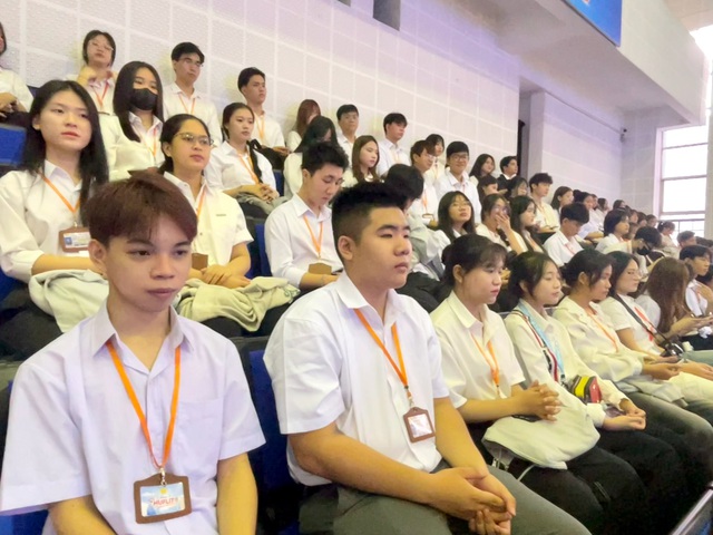 Một trường ĐH đặt mục tiêu giúp sinh viên tốt nghiệp đúng hạn - Ảnh 1.