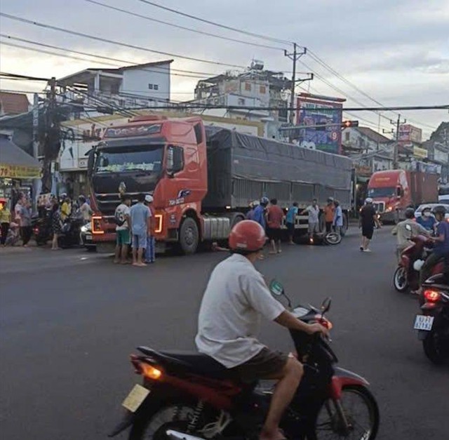 Đồng Nai: Người phụ nữ tử vong dưới bánh xe đầu kéo   - Ảnh 2.
