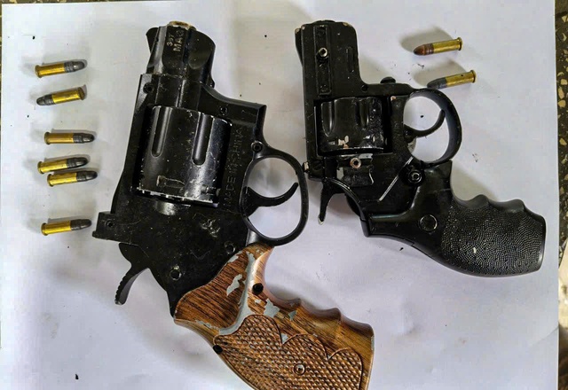 Khánh Hòa: Tạm giữ nghi phạm tàng trữ 3 khẩu súng để đi trộm chó - Ảnh 2. Khánh Hòa: Tạm giữ nghi phạm tàng trữ 3 khẩu súng để đi trộm chó - Ảnh 2.