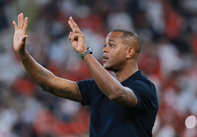 Sốc: HLV Kluivert và ê kíp Hà…