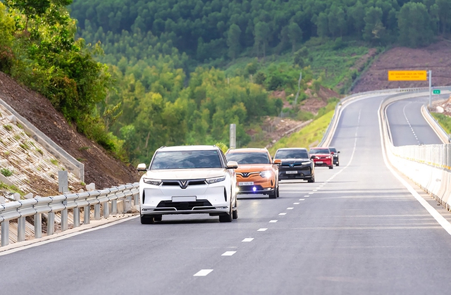 B&ugrave;ng nổ nhu cầu mua xe điện giữa cuộc khủng hoảng nhi&ecirc;n liệu to&agrave;n cầu- Ảnh 2.