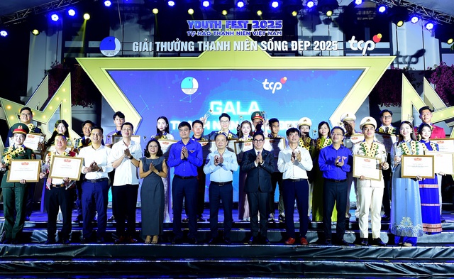 Vinh danh ca sĩ Hòa Minzy cùng người trẻ sống đẹp vì cộng đồng - Ảnh 4.