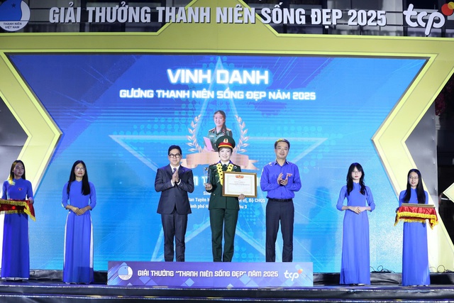 Vinh danh ca sĩ Hòa Minzy cùng người trẻ sống đẹp vì cộng đồng - Ảnh 3.