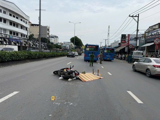 Tai nạn do phụ nữ lái xe đi vào điểm mù ô tô: CSGT cảnh báo khẩn - Ảnh 2.