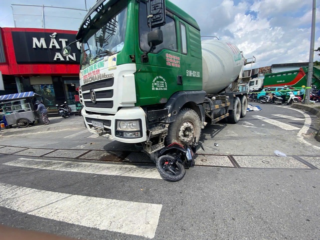 Tai nạn do phụ nữ lái xe đi vào điểm mù ô tô: CSGT cảnh báo khẩn - Ảnh 1.