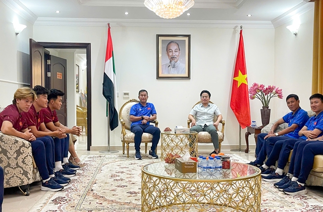 Được thầy Kim giao ph&oacute;, quyền HLV trưởng U.23 Việt Nam l&agrave;m điều đặc biệt tại UAE- Ảnh 2.