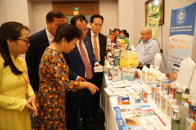 Phấn đấu đạt 20 tỉ USD từ thương mại so…