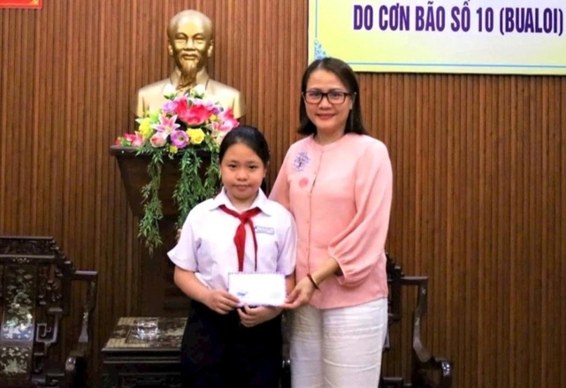 Đập heo đất gửi yêu thương đến vùng lũ- Ảnh 1.