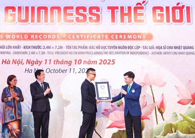 Tranh sơn mài vẽ Bác Hồ nhận Guinness thế giới

- Ảnh 2.