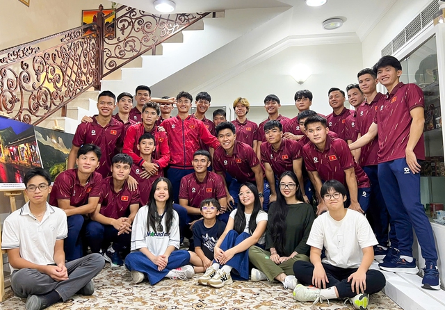 Được thầy Kim giao ph&oacute;, quyền HLV trưởng U.23 Việt Nam l&agrave;m điều đặc biệt tại UAE- Ảnh 3.