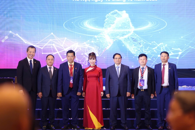 Thủ tướng Chính phủ Phạm Minh Chính tới dự chương trình Mô hình Toàn cảnh Kinh tế tư nhân lần thứ nhất Thủ tướng Chính phủ Phạm Minh Chính tới dự chương trình Mô hình Toàn cảnh Kinh tế tư nhân lần thứ nhất