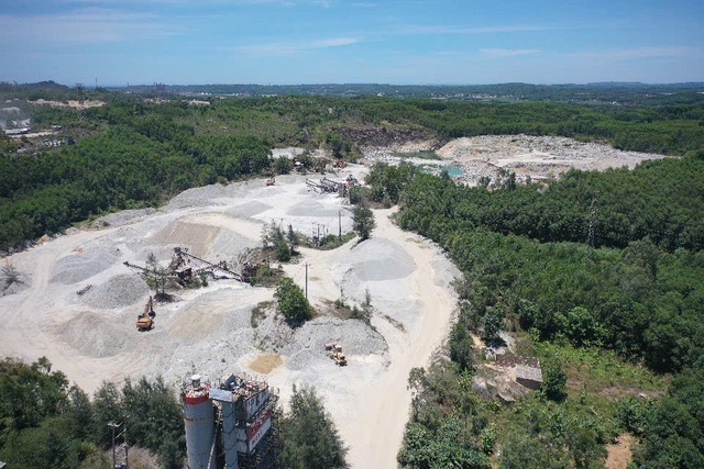 Tài xế xe tải bị đá vùi lấp tử vong tro…