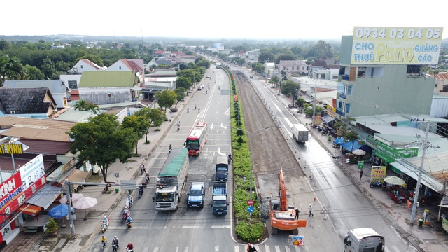 Quốc lộ 14 ở Đồng Nai vá mãi vẫn hư, như 'giăng bẫy' người đi đường- Ảnh 8. Quốc lộ 14 ở Đồng Nai vá mãi vẫn hư, như 'giăng bẫy' người đi đường- Ảnh 8.