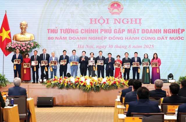 LPBank vinh dự đón nhận Bằng khen của Thủ tướng Chính phủ- Ảnh 1.