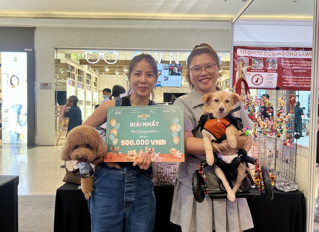 Chó, thỏ, chuột hamster... lần đầu tiên được vào sảnh trung tâm thương mại vui chơi - Ảnh 4.