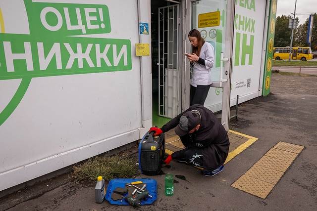 Nga - Ukraine dồn dập không kích cơ sở …