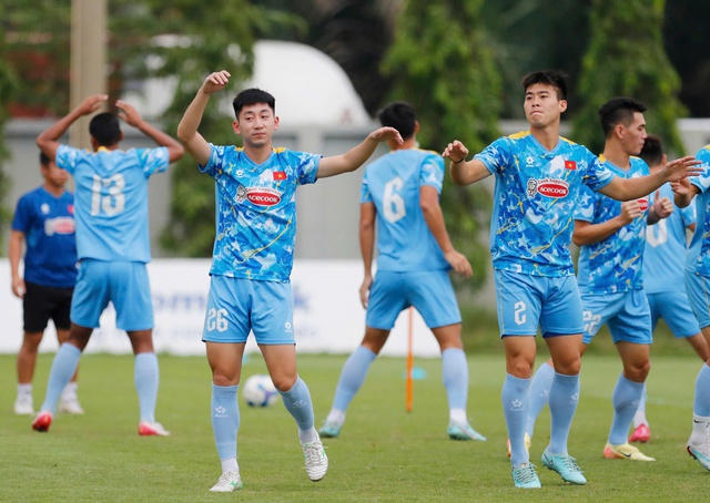 Buổi tập đội tuyển Việt Nam lại bất an, vẫn thiếu vắng Bùi Tiến Dũng: Ai thay đấu Nepal?- Ảnh 5.